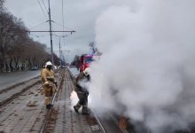 Автомобиль сгорел в Усть-Каменогорске (ВИДЕО)
