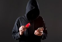 Мужчина украл смартфон у 14-летнего подростка в Уральске