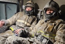 Пожарных в обледенелой экипировке сняли на фото в Акмолинской области