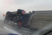 Пьяный водитель опрокинулся на большегрузе в Абайской области