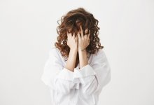 Родители давили с учебой: шесть колотых ран нанесла себе студентка