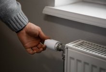 Жители Уральска пятый день мерзнут в своих квартирах