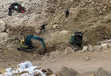 Автобус ушел под землю на Майкаине: на дно спустили второй экскаватор