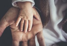 Грудной малыш чуть не умер из-за грецкого ореха в Шымкенте