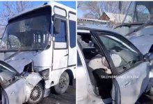 Легковушка влетела в автобус в Талдыкоргане (ВИДЕО)