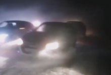 Полицейский показал, как помогает напарнику в буран в Костанайской области