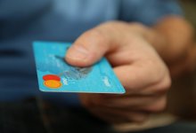 Актюбинец устроил шопинг за счет найденной банковской карты