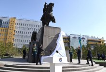 Токаев и Жапаров открыли памятник Манасу в Астане