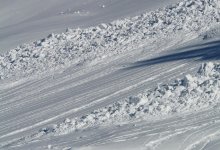 Снежные лавины сошли в горах близ Алматы