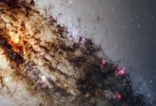 Телескоп "Хаббл" показал галактику с сверхмассивной черной дырой