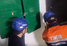 Запертых в квартире малышей вызволили кокшетауские спасатели