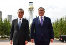 Министр иностранных дел Китая прибыл с официальным визитом в Казахстан