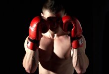 Вице-чемпион мира по боксу из Казахстана выиграл второй бой в профи