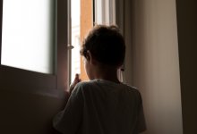 Шестилетний мальчик выпал из окна в Костанайской области