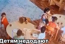 Четыре порции на 12 человек: в детском саду Актау недокормили детей
