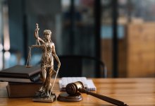В Шымкенте судят экс-чиновника: его задержали во время заседания акима