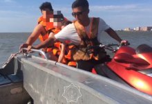 Гидроскутер с отдыхающими заглох на озере в Акмолинской области (ВИДЕО)
