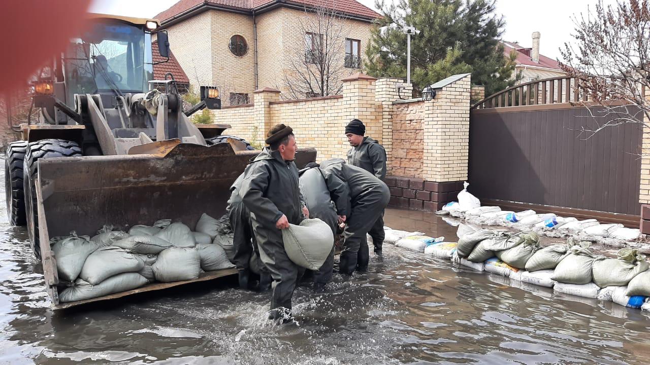 Наводнение в казахстане сегодня новости последнего часа. Наводнение в Казахстане. Караганда паводки. Подтопление. Наводнение паводок.