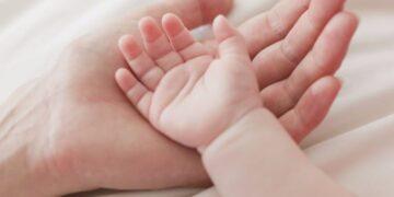 Готовили для продажи: пятерых новорожденных нашли в московской квартире