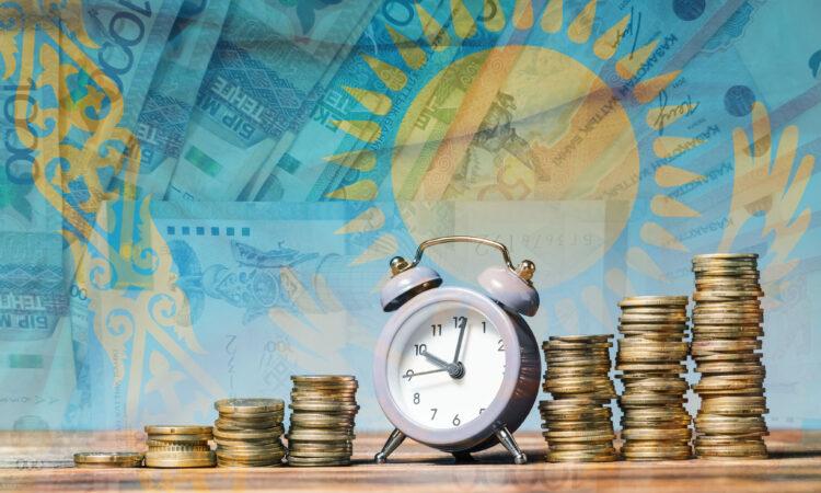 Раздавать казахстанцам пенсионные деньги или вкладывать их в другие страны. Разбираемся