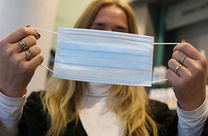 Какие маски не помогают против коронавируса, рассказали эксперты