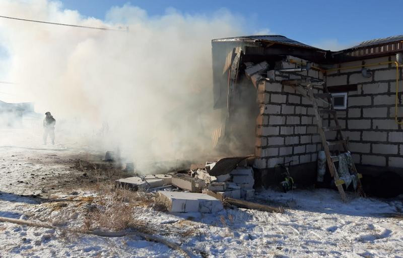Трое детей и шестеро взрослых пострадали от пожара и взрыва в Хромтау 1