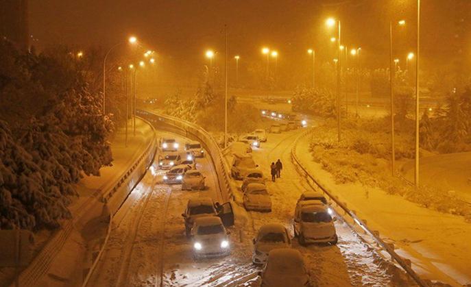 Метели и снегопады: штормовое предупреждение объявили в Казахстане