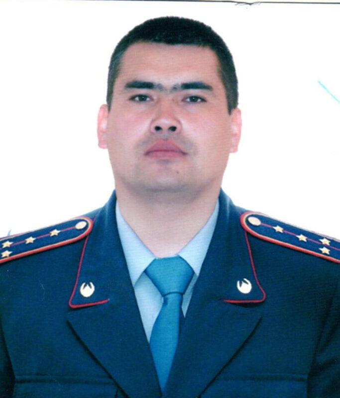 В тяжелом состоянии находится упавший с крыши полицейский в Алматы 2 В тяжелом состоянии находится упавший с крыши полицейский в Алматы 1