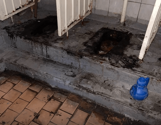 Грязные туалеты, ржавые душевые: в Алматинской академии МВД прокомментировали скандальное видео