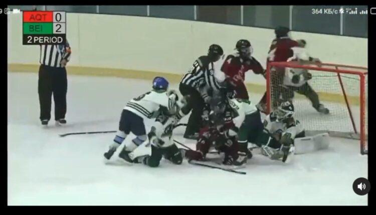 Массовая драка произошла на детском хоккейном матче в Казахстане (видео) 1