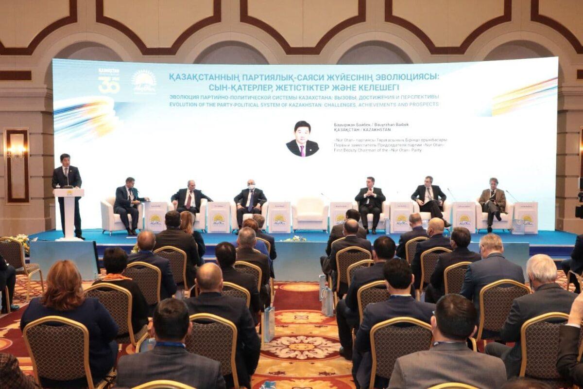 Даурен Абаев назвал один из ключевых этапов эволюции партийной системы Казахстана